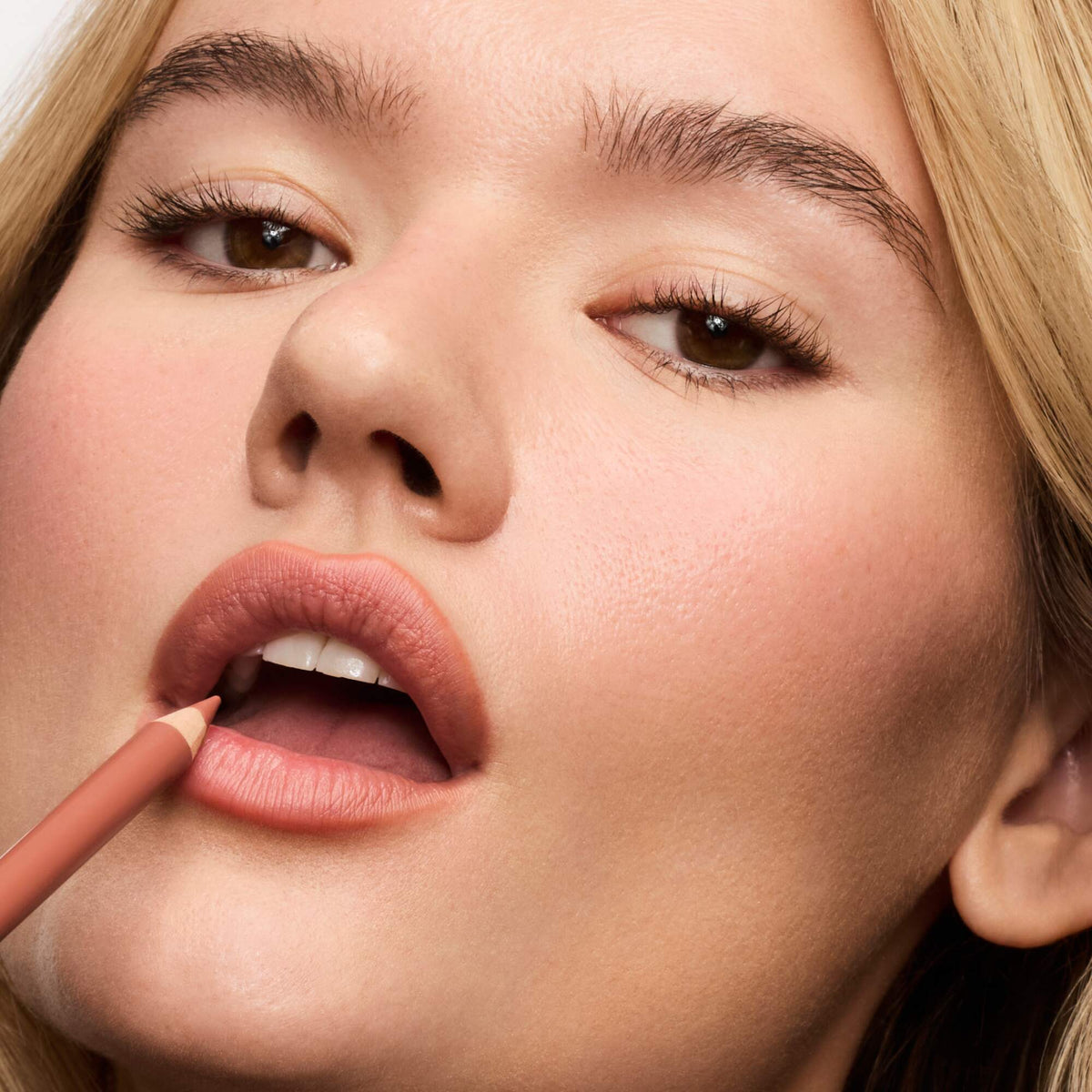 softline-lip-liner-latte-g0 SoftlineLipLiner_Latte_8.jpg